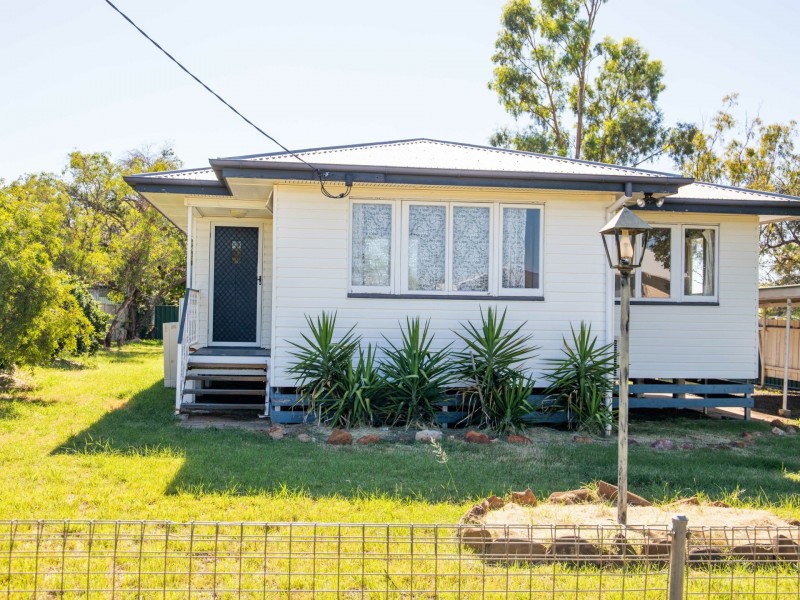 128 Currey Street, Roma QLD 4455