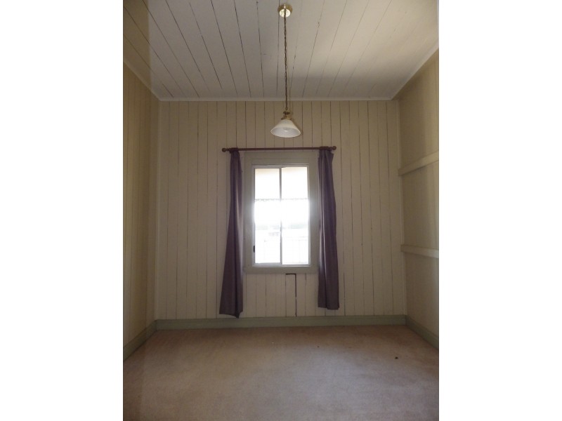 28 Feather Street, Roma QLD 4455