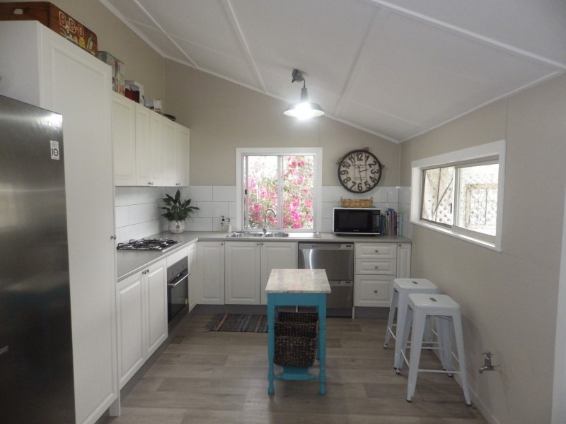 122 Arthur Street, Roma QLD 4455