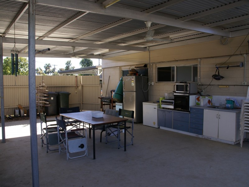 12 Taylor Street, Roma QLD 4455