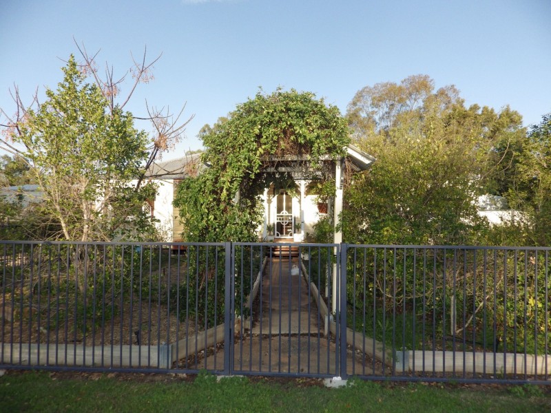 6 Gregory Street, Roma QLD 4455