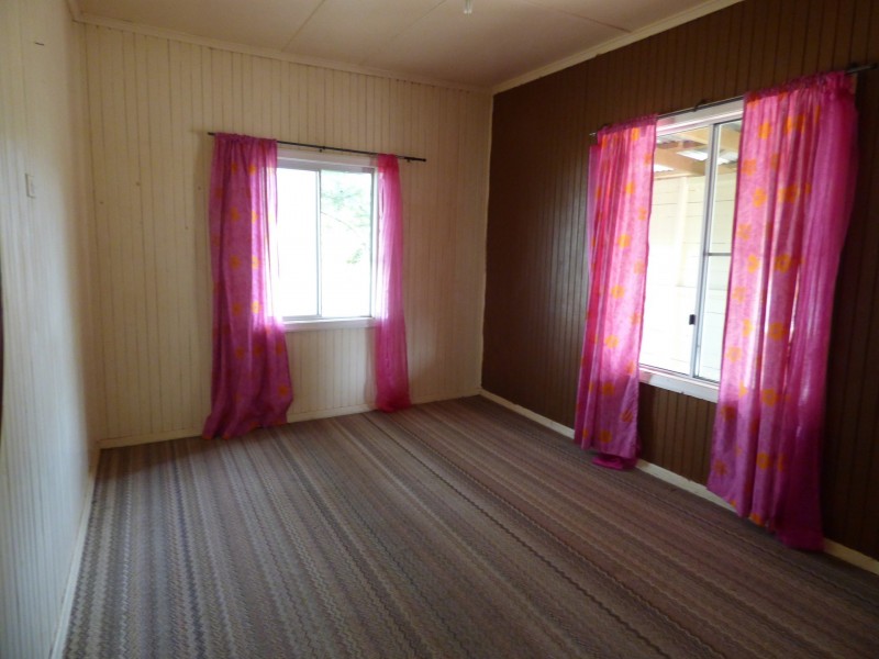 9 Coronation Street, Injune QLD 4454