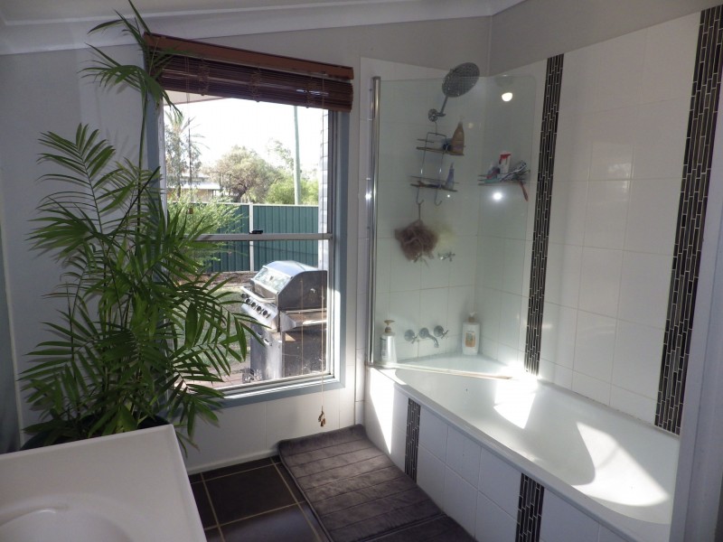 6 Northern Road, Roma QLD 4455