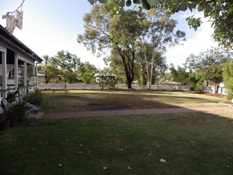 6 Northern Road, Roma QLD 4455