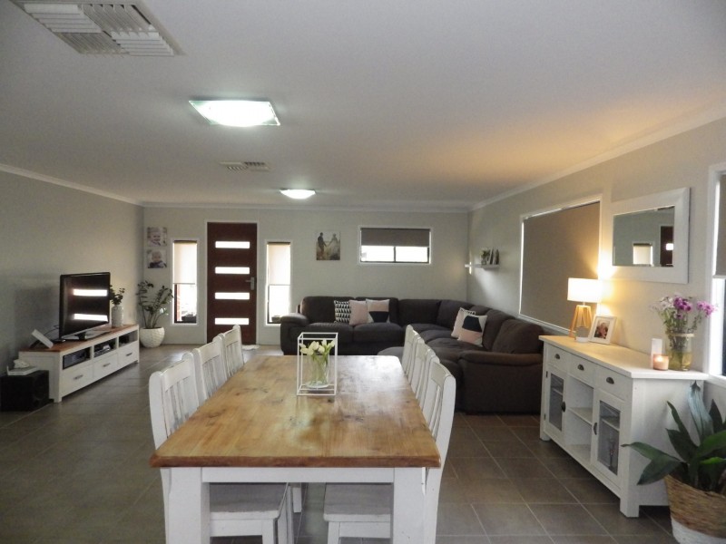 16 Powell Street, Roma QLD 4455