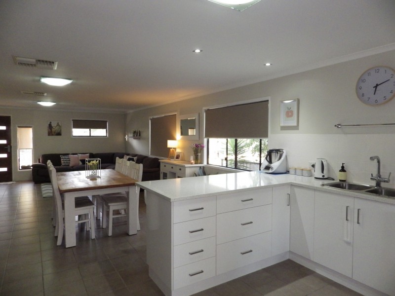 16 Powell Street, Roma QLD 4455