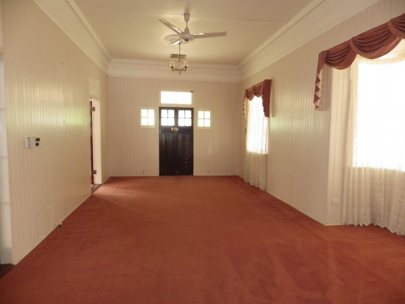 5 Arthur Street, Roma QLD 4455