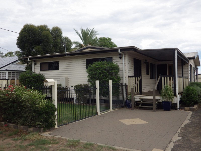 52 Raglan Street, Roma QLD 4455