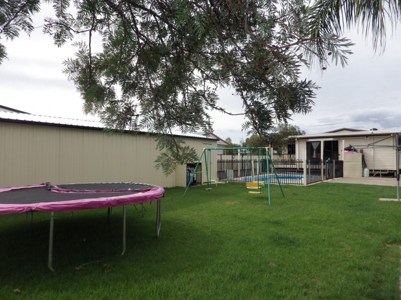 52 Raglan Street, Roma QLD 4455
