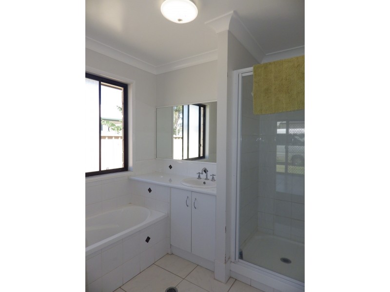 124 Bowen Street, Roma QLD 4455