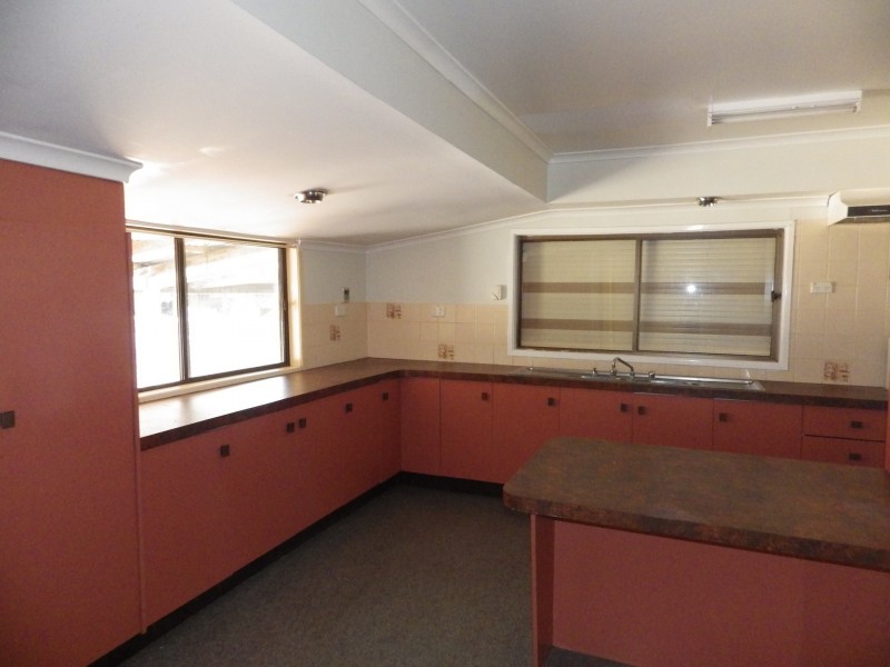 75 Hawthorne Street, Roma QLD 4455