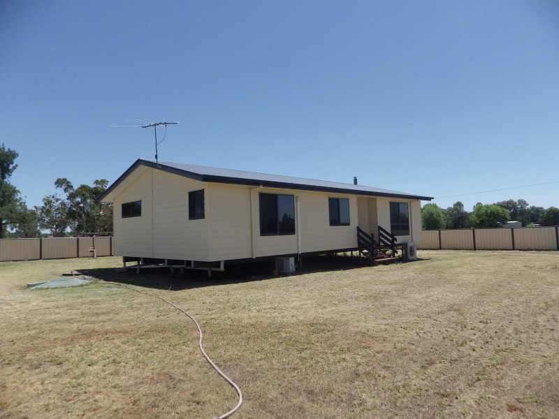 16 River Street, Mitchell QLD 4465