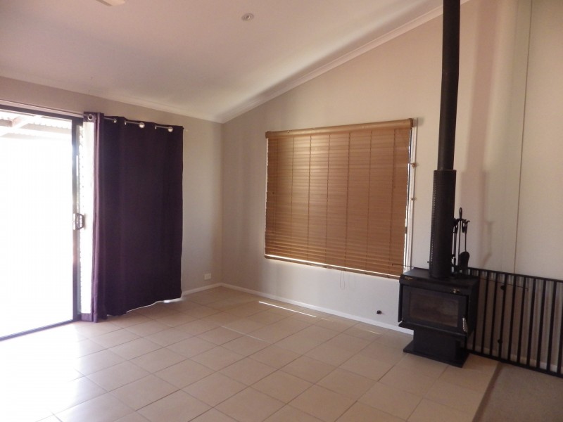 16 River Street, Mitchell QLD 4465
