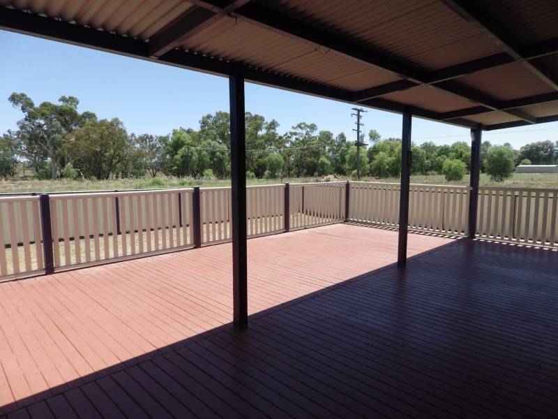 16 River Street, Mitchell QLD 4465