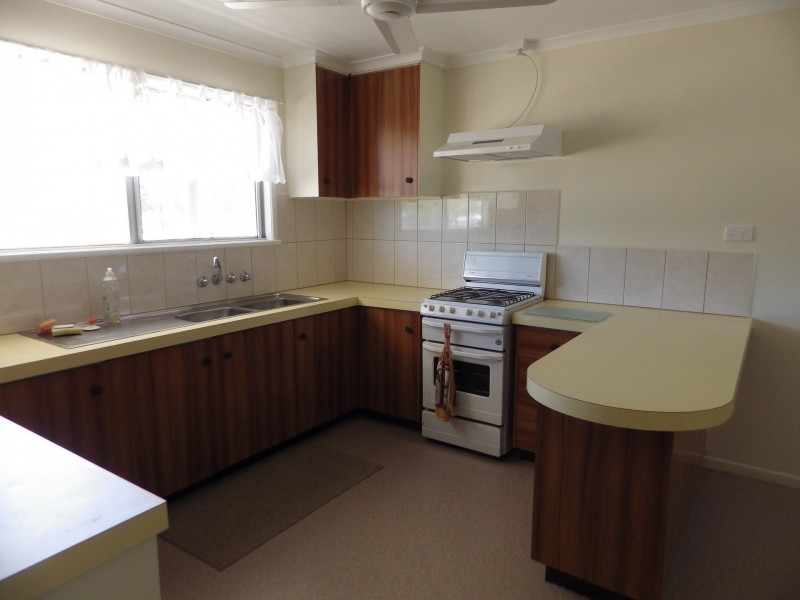 33 Edinburgh Street, Mitchell QLD 4465