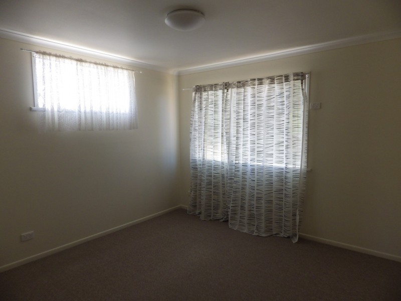 33 Edinburgh Street, Mitchell QLD 4465