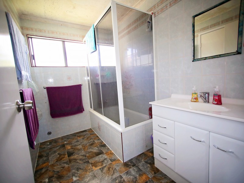 99 Miscamble Street, Roma QLD 4455