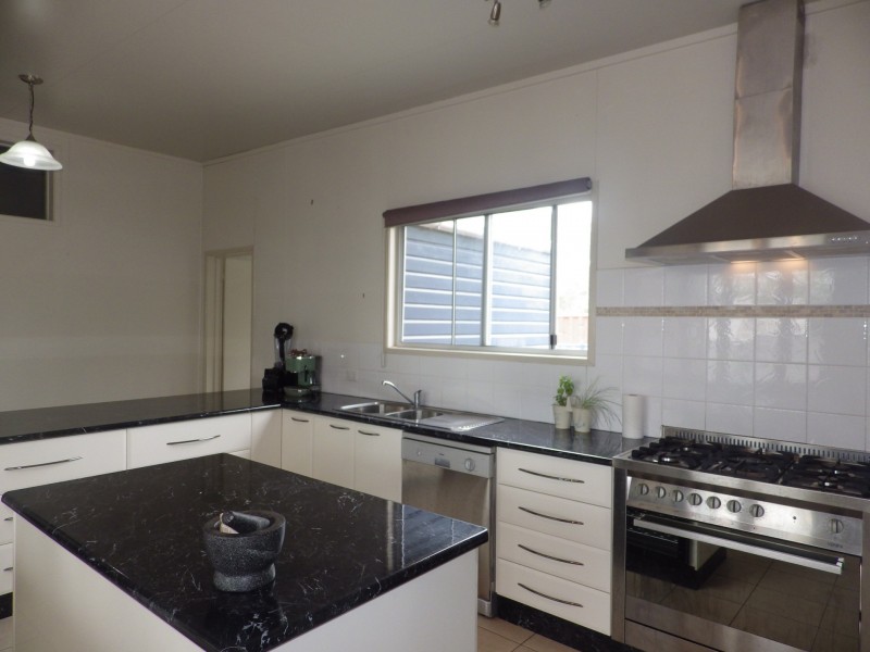 18 Queen Street, Roma QLD 4455