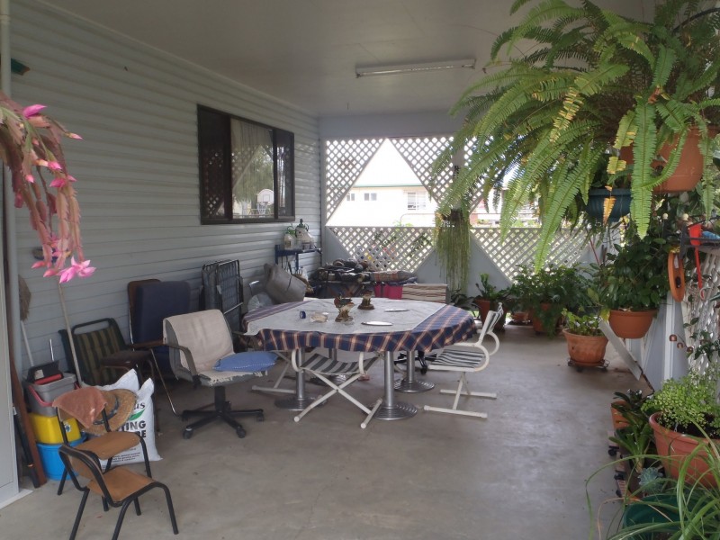 8 Railway Parade, Injune QLD 4454