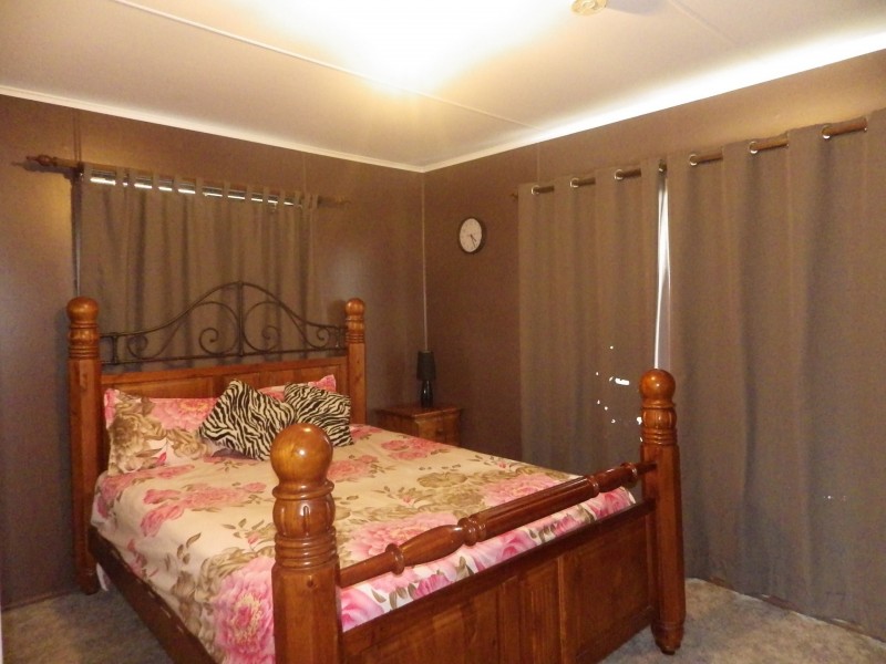 7-9 Station Street, Injune QLD 4454