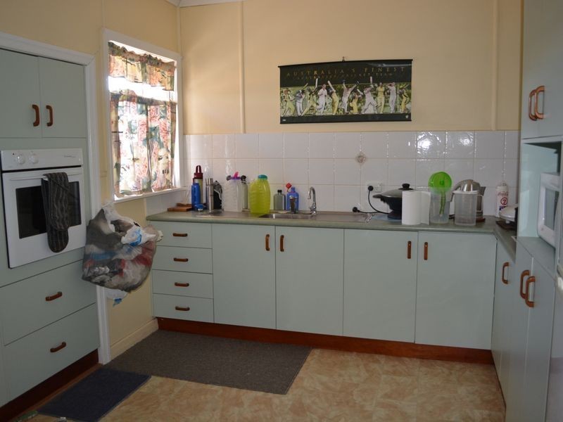 45 Downs Street, Roma QLD 4455