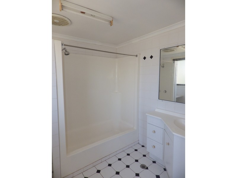 75 Hawthorne Street, Roma QLD 4455