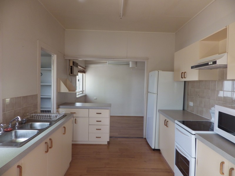 14 Russell Street, Roma QLD 4455