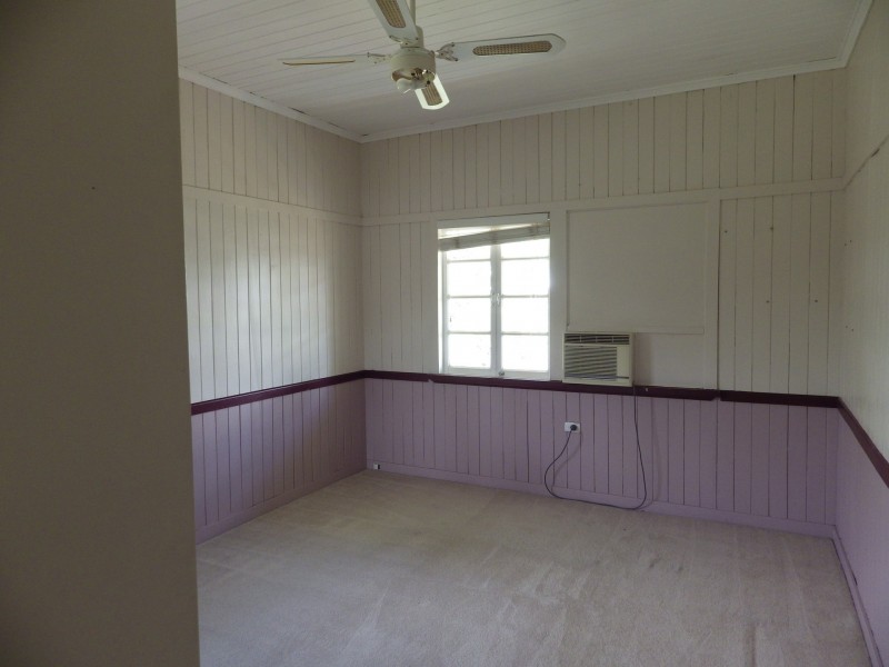14 Russell Street, Roma QLD 4455