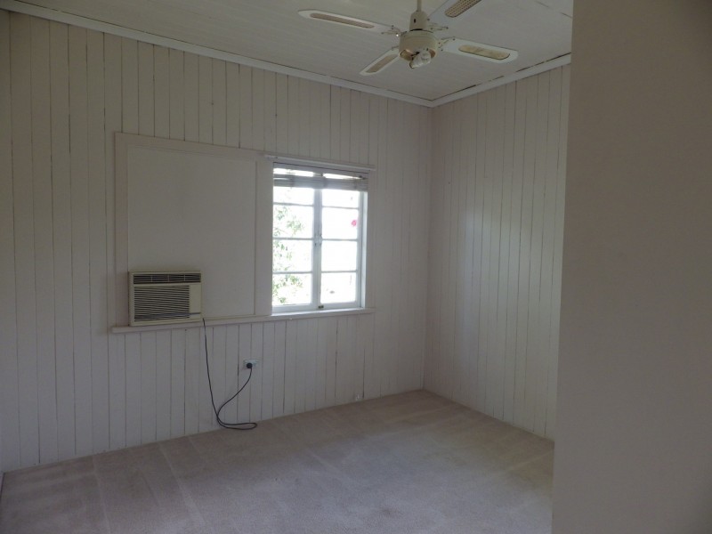 14 Russell Street, Roma QLD 4455
