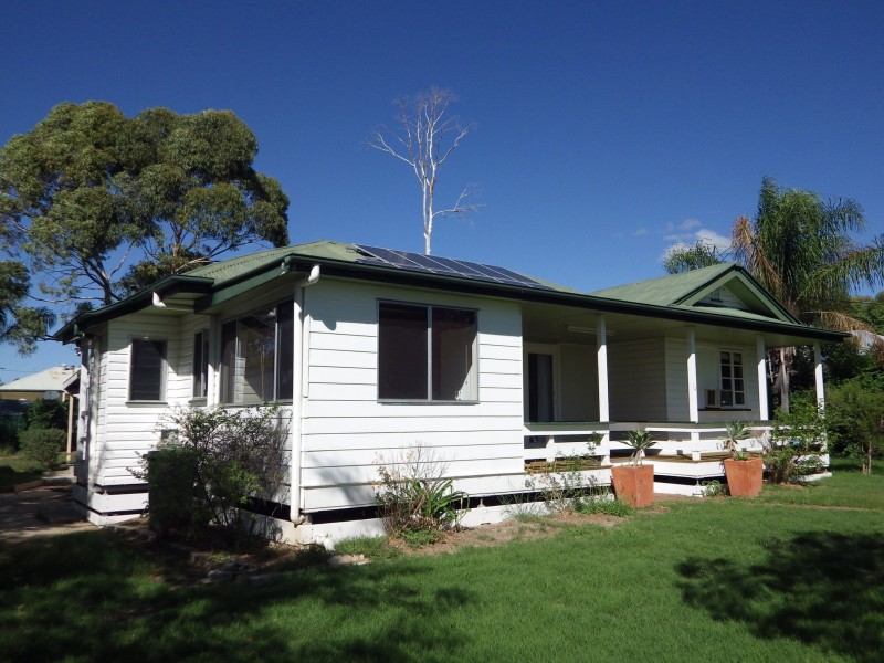 14 Russell Street, Roma QLD 4455
