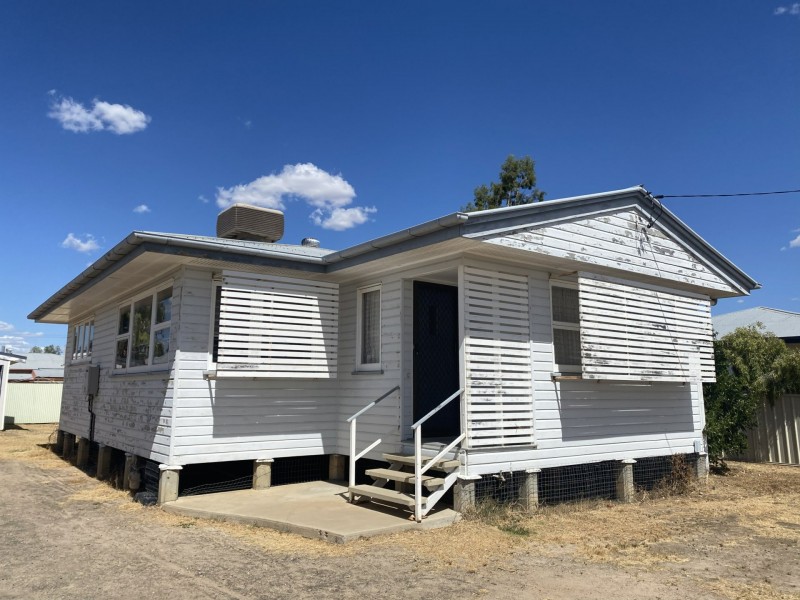126 Currey Street, Roma QLD 4455