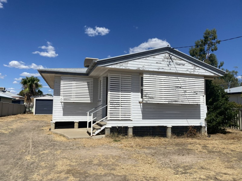 126 Currey Street, Roma QLD 4455