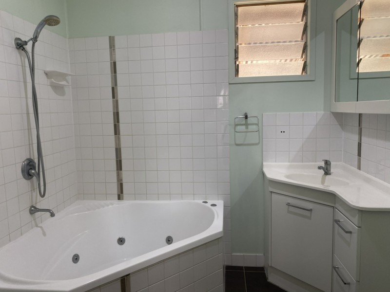 126 Currey Street, Roma QLD 4455