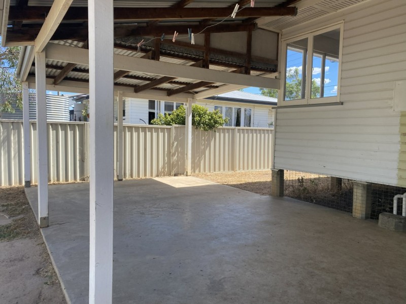 126 Currey Street, Roma QLD 4455