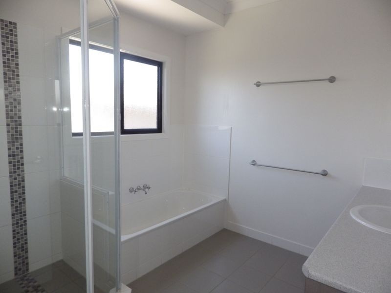 6 Lockyer Crescent, Roma QLD 4455