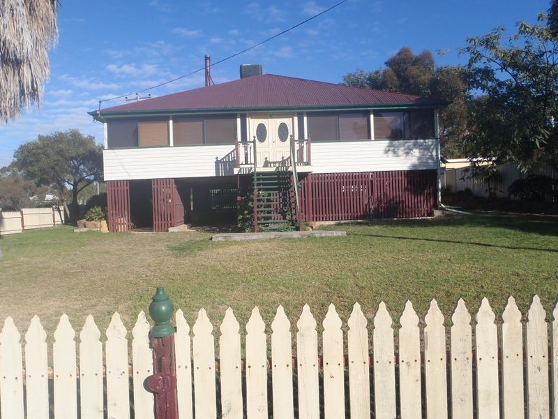 30 Northern Road, Roma QLD 4455