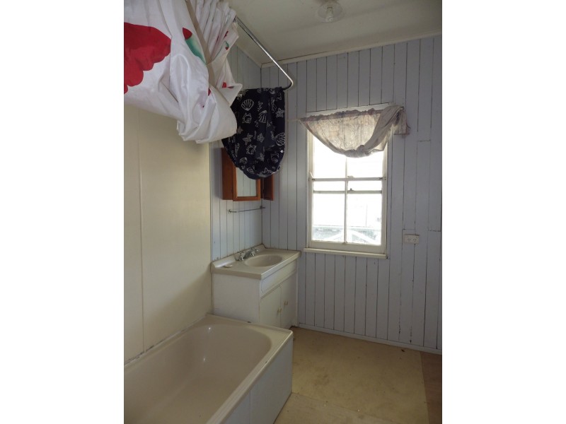 132 Arthur Street, Roma QLD 4455