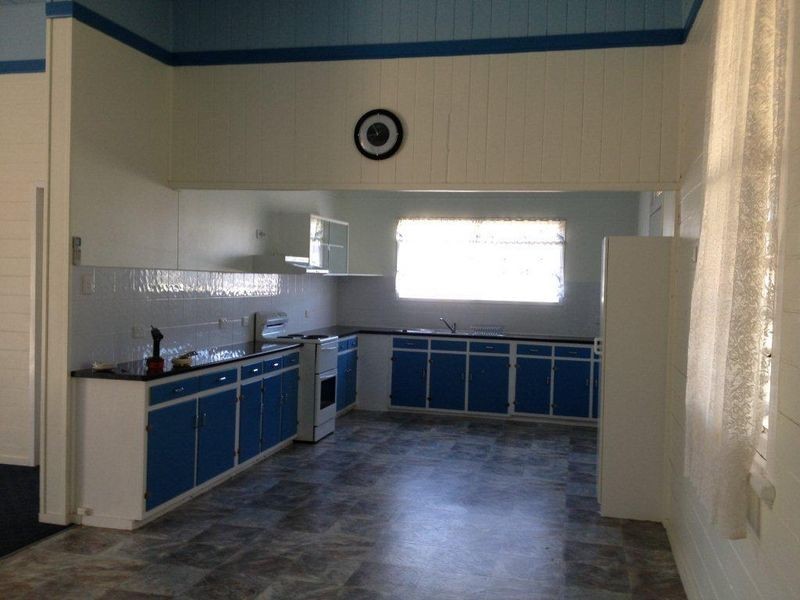 13 Burke Street, Wallumbilla QLD 4428