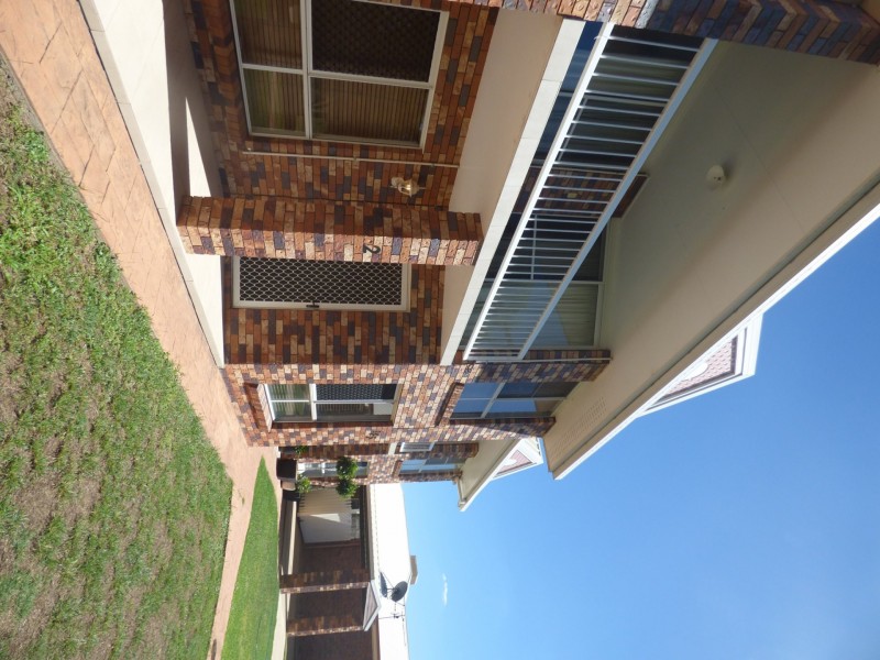 2/185 Edwardes Street, Roma QLD 4455