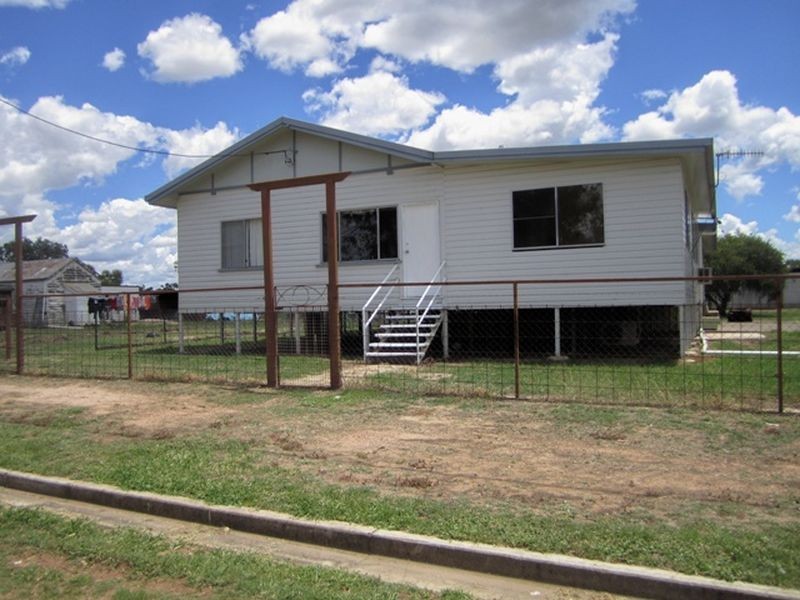 19 Creek Street, Yuleba QLD 4427