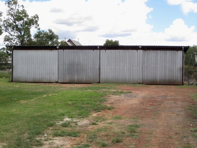 19 Creek Street, Yuleba QLD 4427