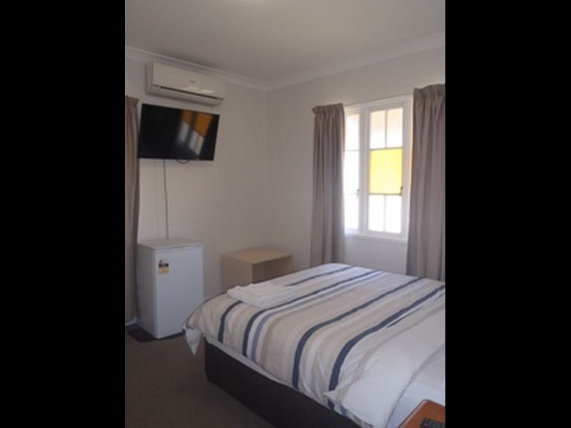 14 Feather Street, Roma QLD 4455
