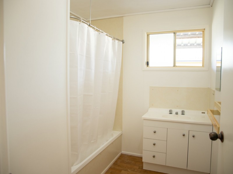 17 Alex Parade, Roma QLD 4455