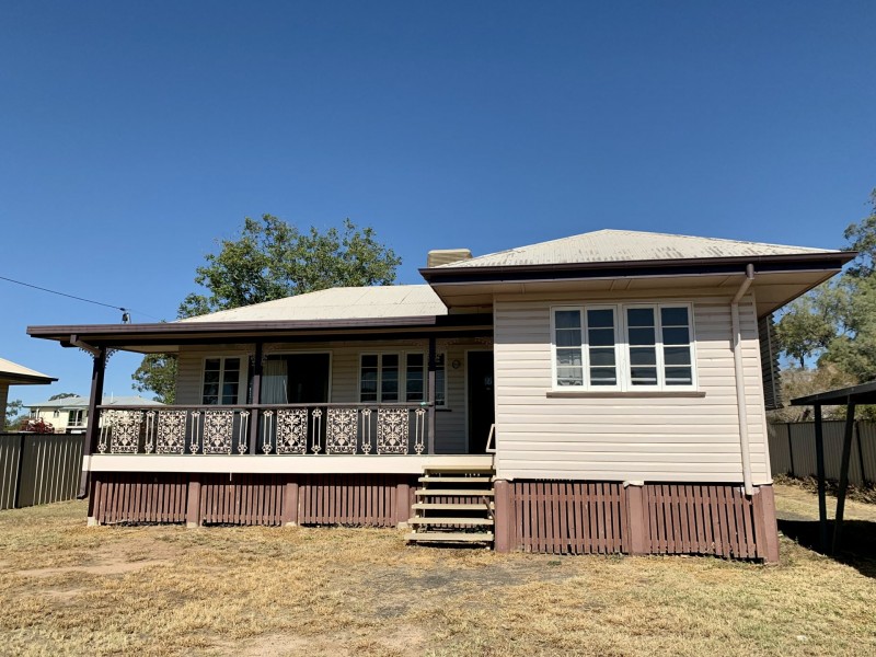 110 Miscamble Street, Roma QLD 4455