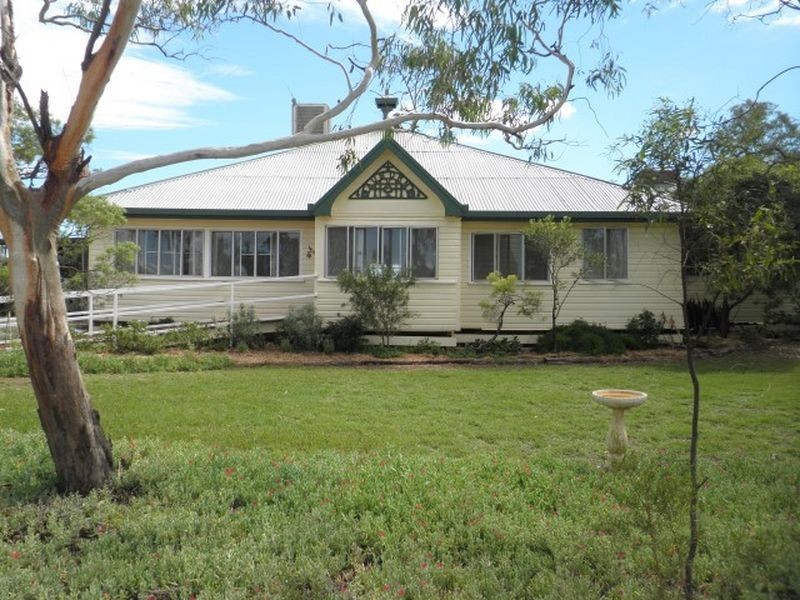 146a Northern Road, Roma QLD 4455
