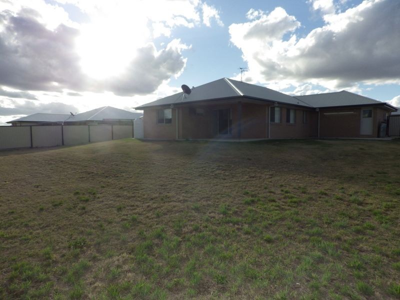 20 Beetson Drive, Roma QLD 4455