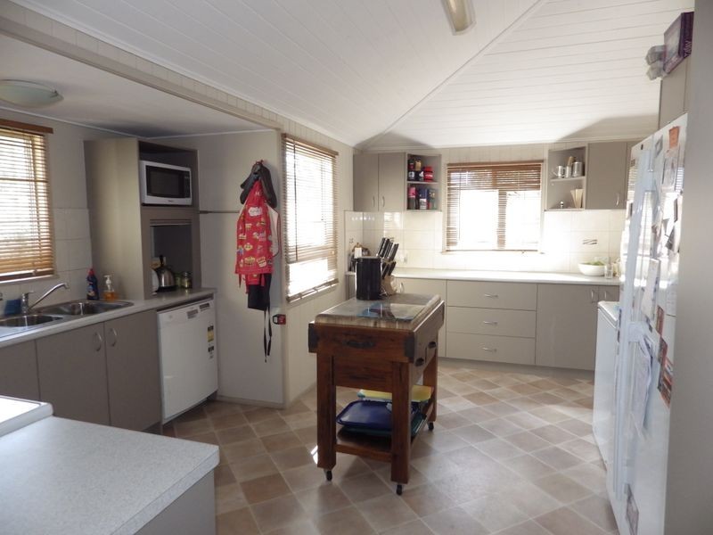 9 Miscamble Street, Roma QLD 4455