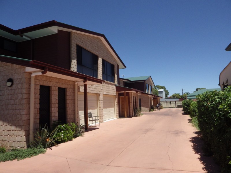 73 Gregory Street, Roma QLD 4455