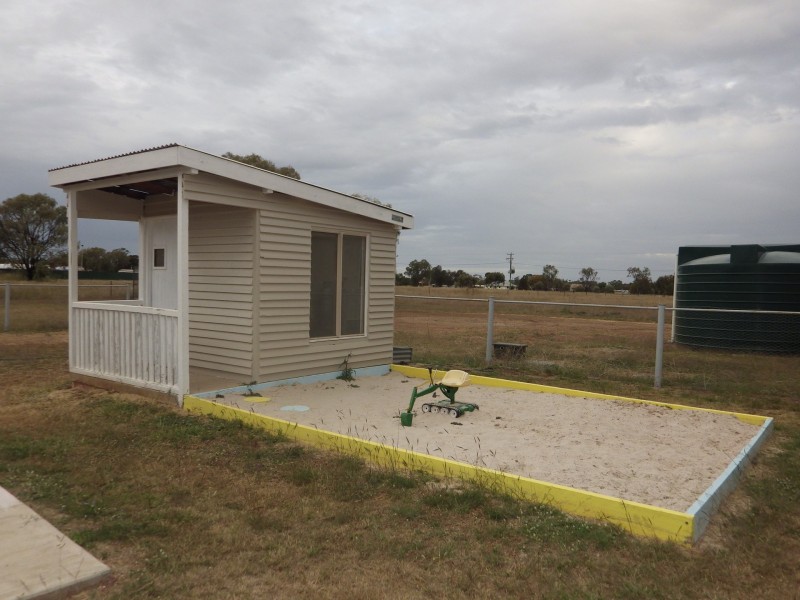 2 Burke Street, Yuleba QLD 4427