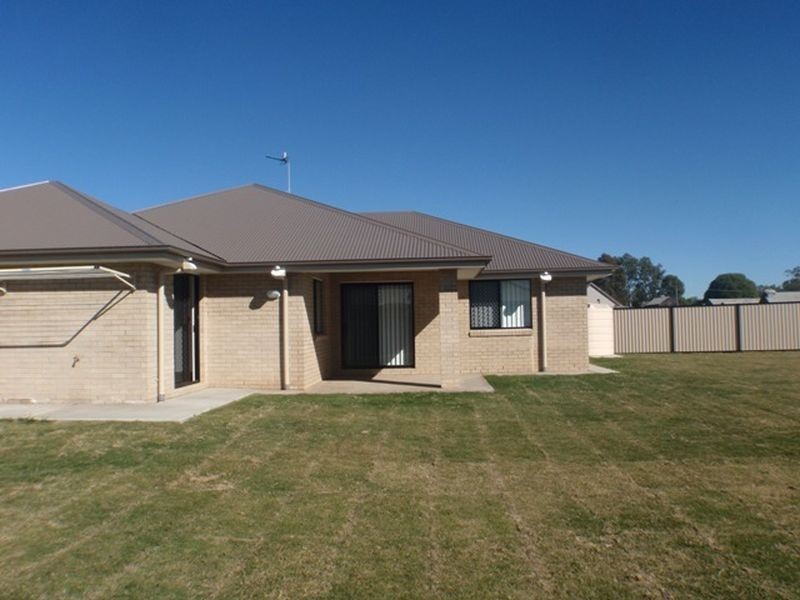 17 Edna Street, Roma QLD 4455